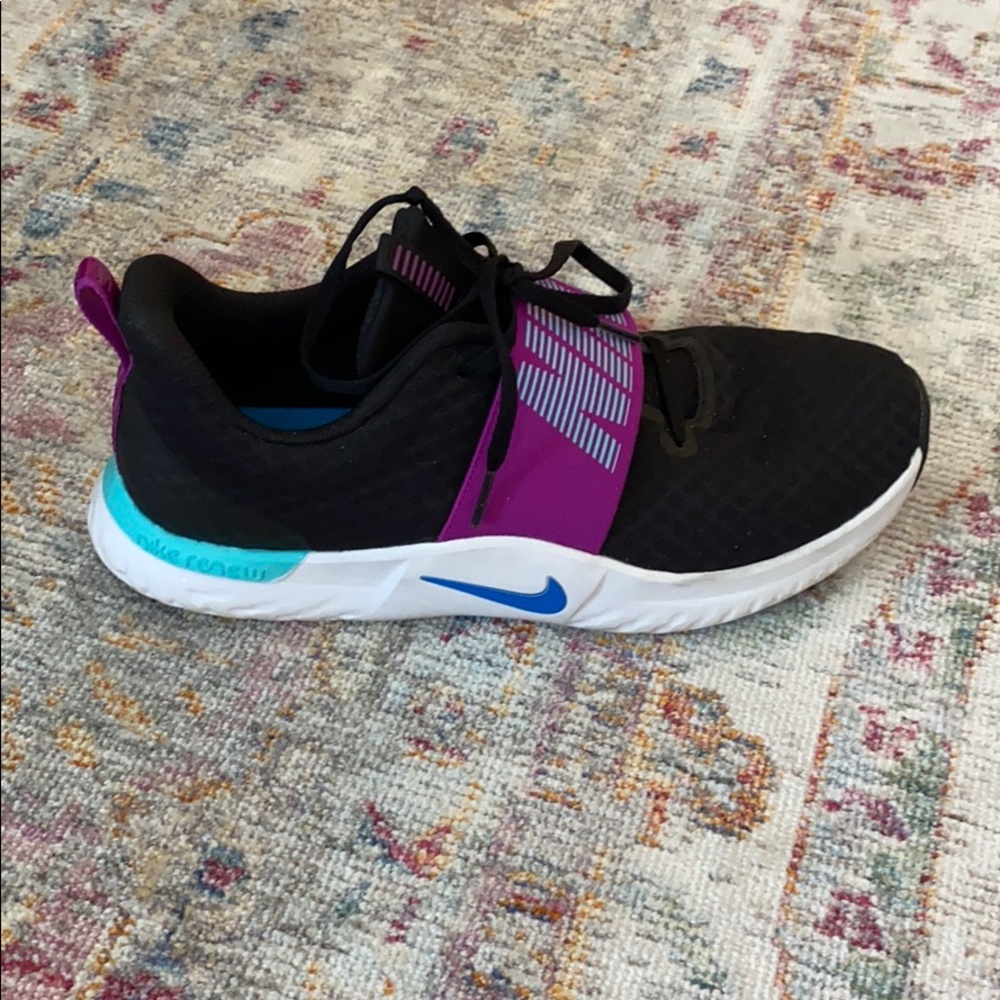Nikes - Picture 2 of 4